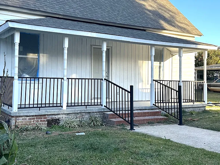 15 N Hammett St — Photo 1