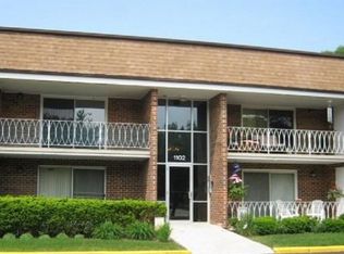 1102 S Springinsguth Rd APT 2B, Schaumburg, IL 60193