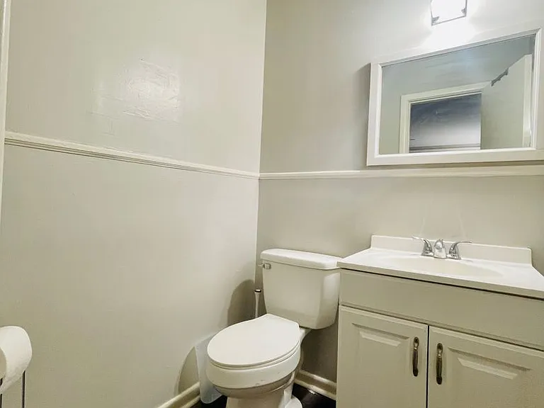 718 W College St — Photo 21
