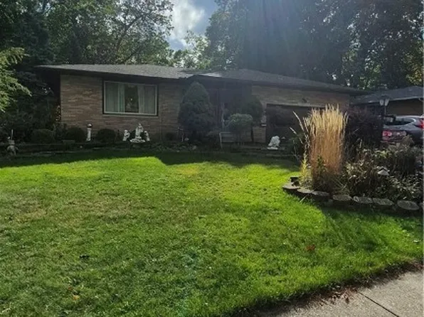 2900 Parmalee Dr, Seven Hills, OH 44131