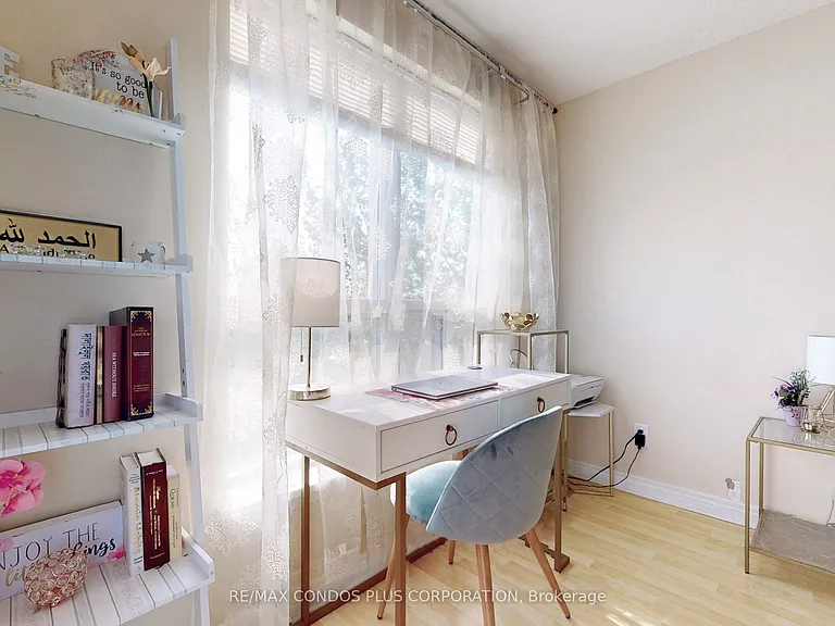60 Fairfax Cres #315 — Photo 12