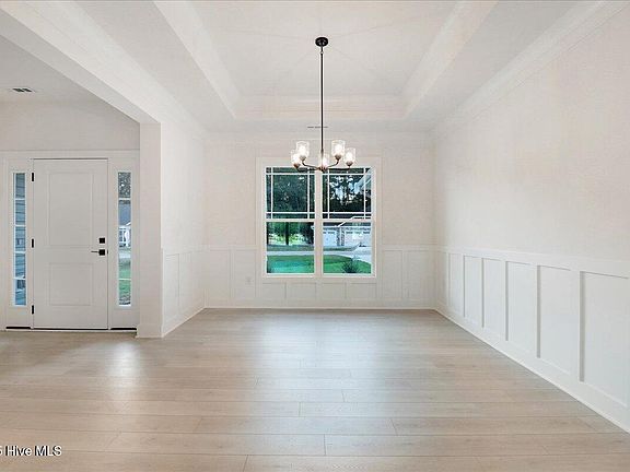 5th image of 104 Oxford Court