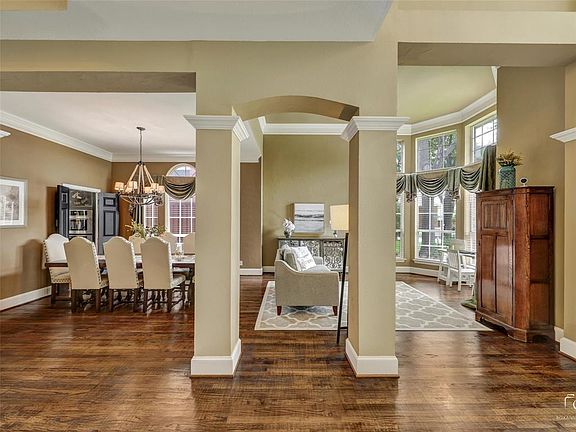 4th image of 2505 Suntree Ln