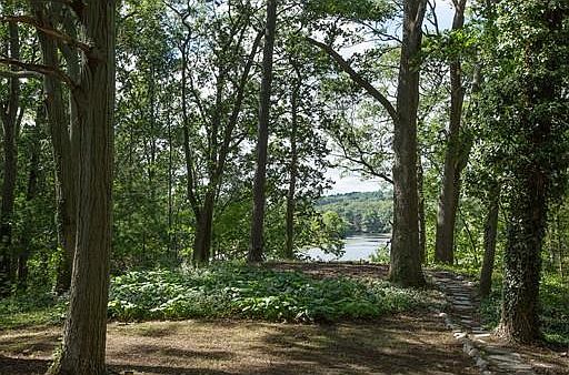 5th image of 45 Knollwood Dr