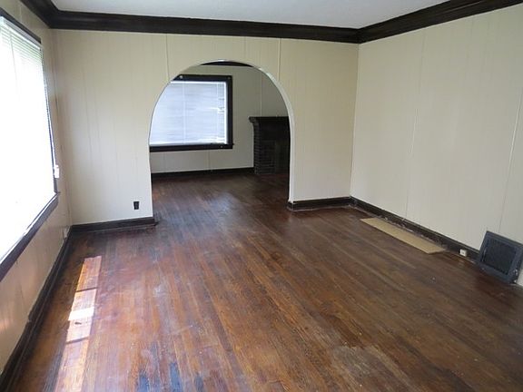 5th image of 5839 Euclid Ave