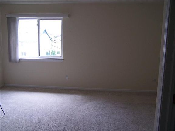 5th image of 8677 S Jasonville Ct SE