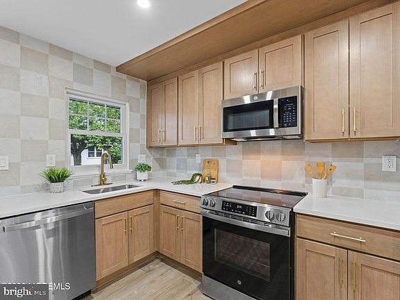 2nd image of 681 New Castle Ct