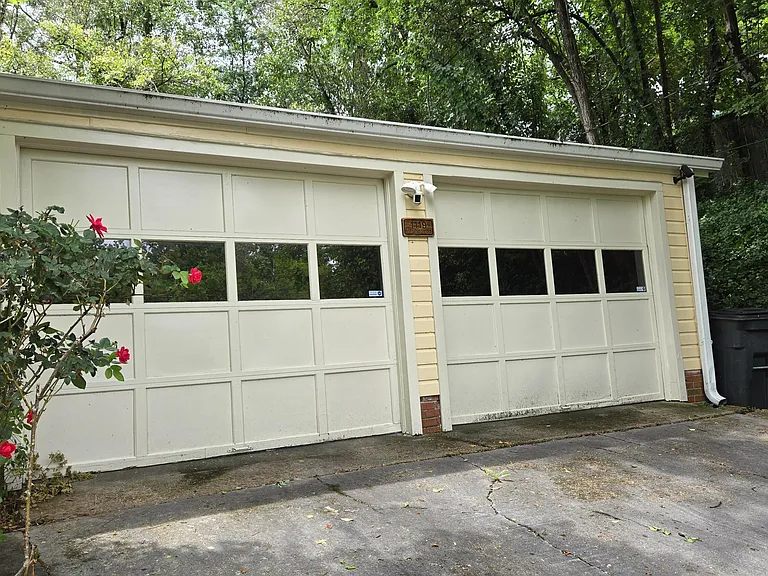 1119 Manship St — Photo 4