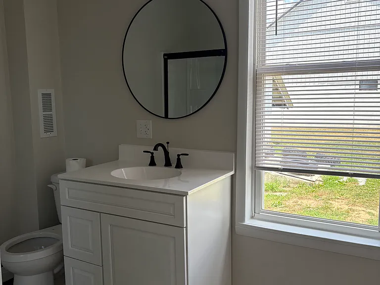 2136 Grace Ave #A — Photo 8