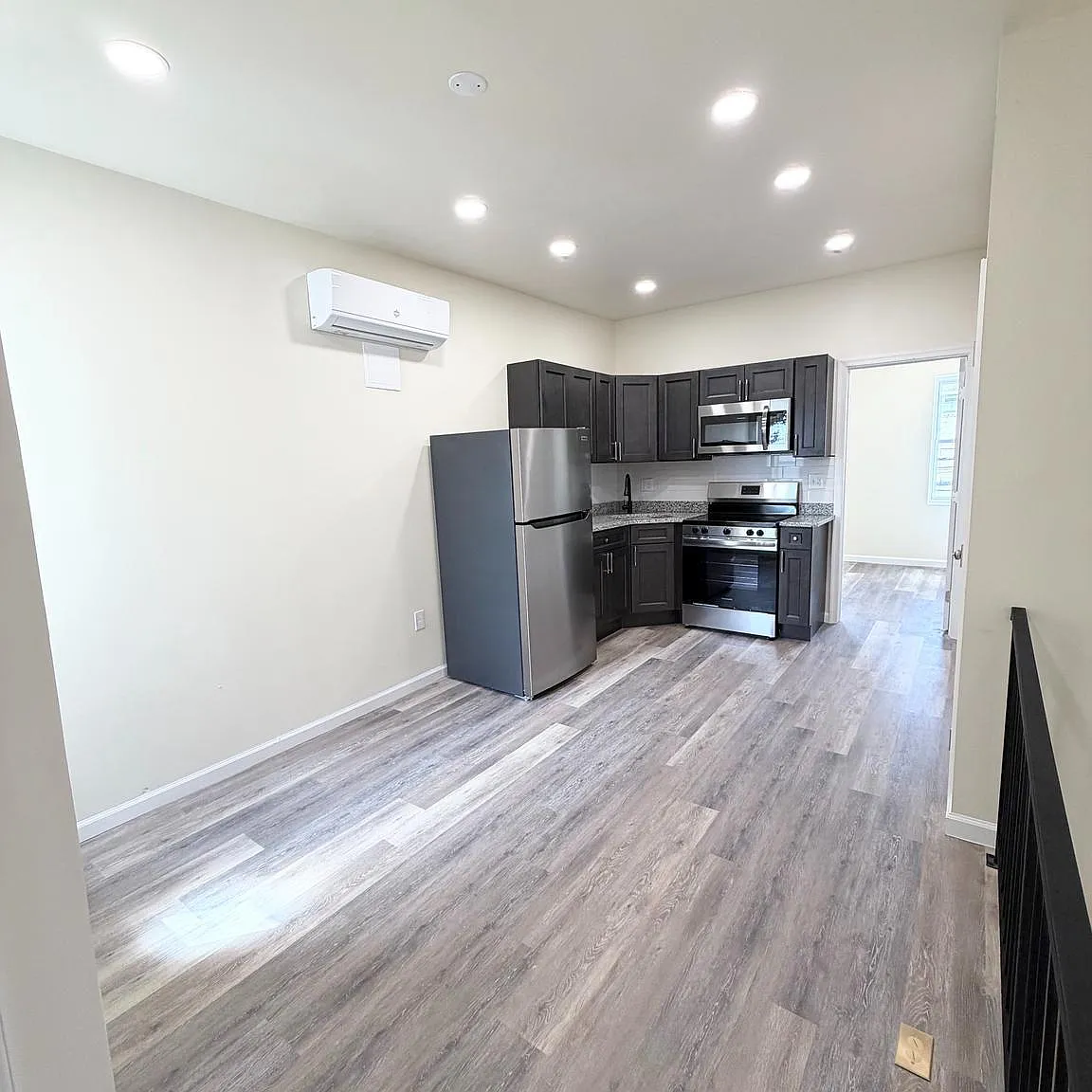 2 bed, 560 sqft, $1,225 — Photo 3