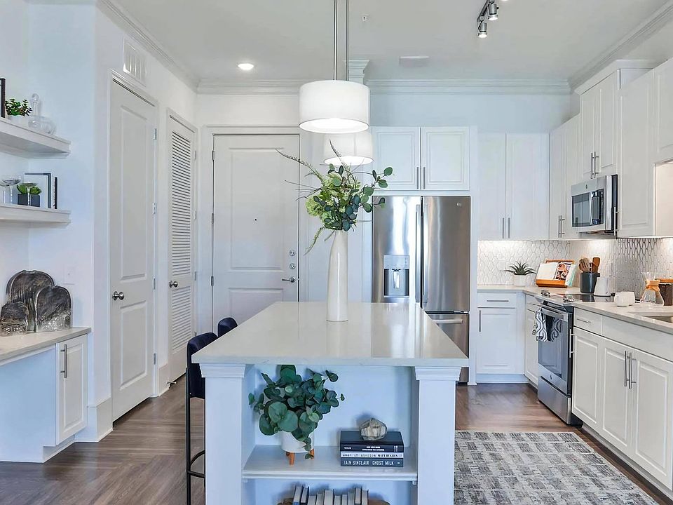 Spacious Kitchen with Breakfast Bar