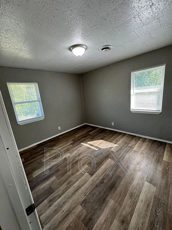2 bed, 1.0 bath, $850 — Photo 4