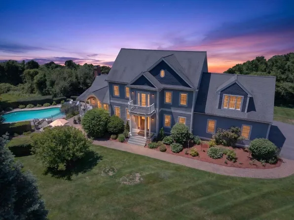 2 Watkins Ln, Southborough, MA 01772