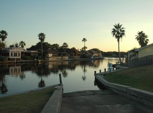 2001 Harbor Dr, Rockport, TX 78382