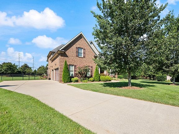 3rd image of 1017 Rosebud Ct