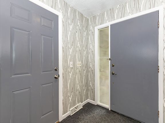 4th image of 607 E 5th St