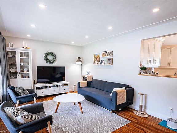 3rd image of 217 Dixon St