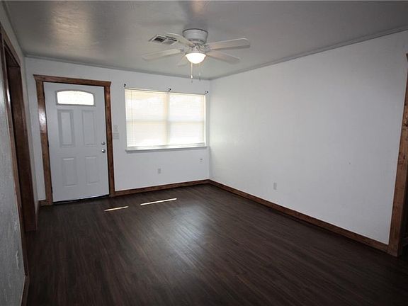 2nd image of 1137 Elmhurst St