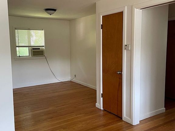 3rd image of 1507 Meadowbrook Dr #4