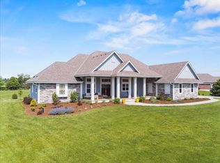 W347N6745 Shoreview Ct, Oconomowoc, WI 53066