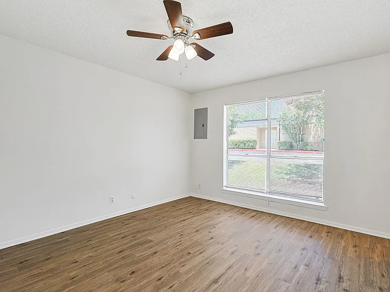 2637 W Randol Mill Rd — Photo 17