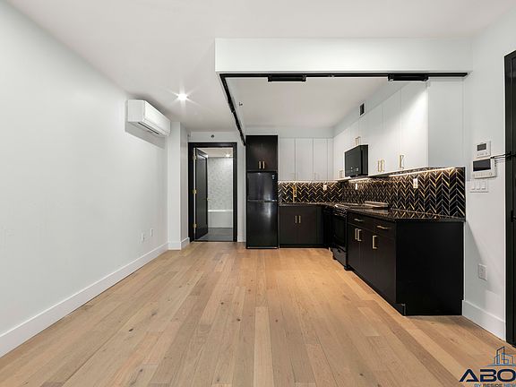 5th image of 154 Lenox Rd #3F