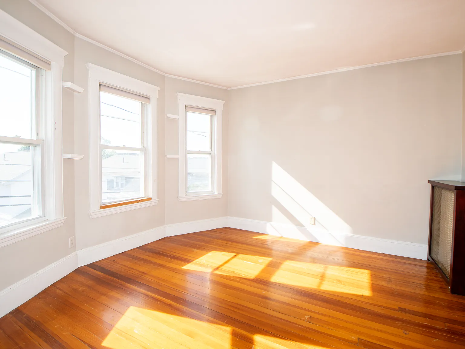 3 bed, 1160 sqft, $3,100 — Photo 4