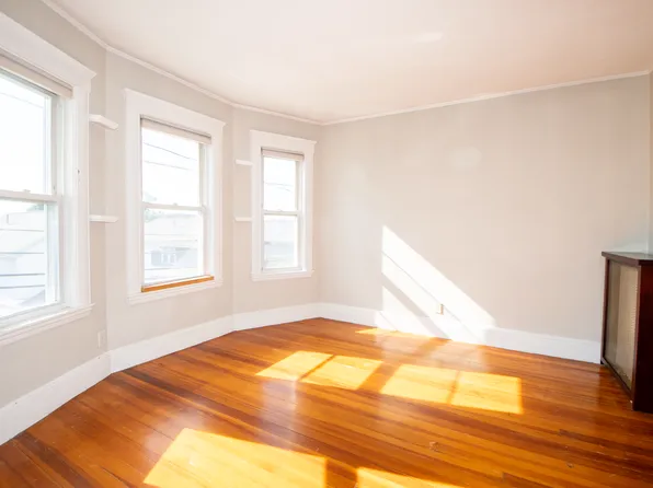 17-19 Oakland St, Watertown, MA 02472