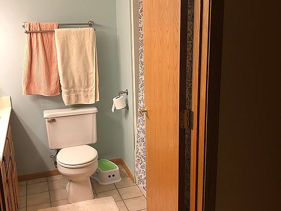 Mstr bath w/jet tub, 2 sinks