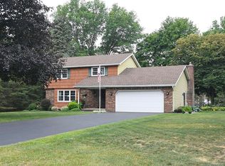 2080 Pineview Ct, Marilla, NY 14102