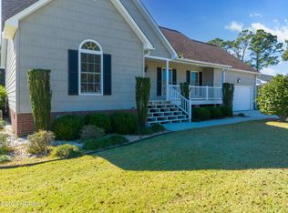 822 Kings Landing Rd, Hampstead, NC 28443