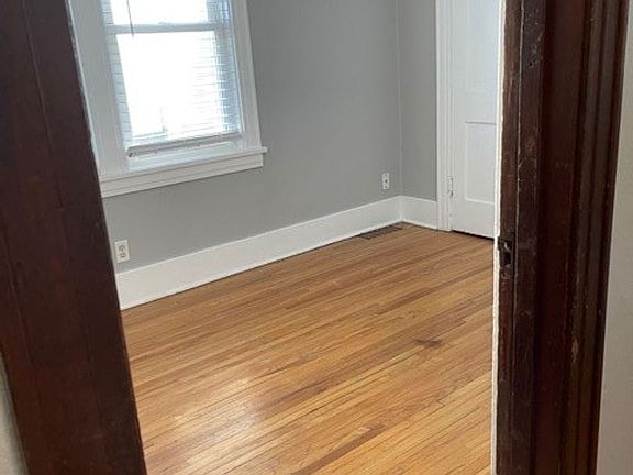 4th image of 2919 Jones St