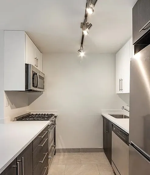 360 W 34th St #12J — Photo 4