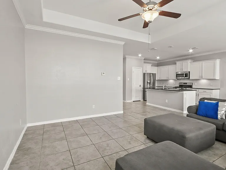 702 S Galley Dr — Photo 11