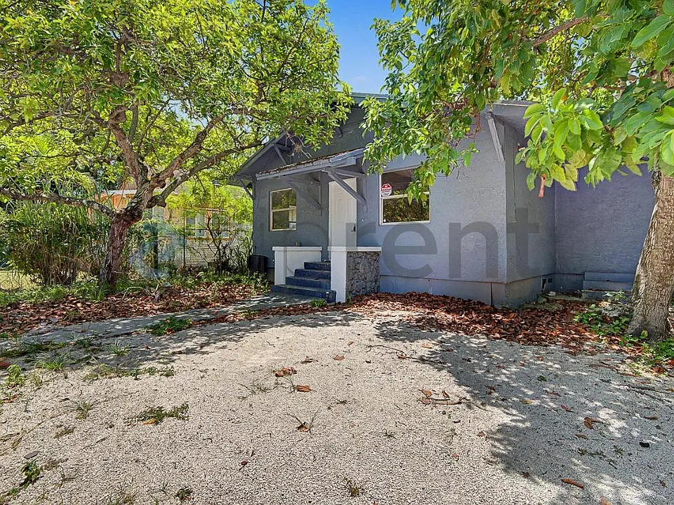 238 NE 57th St