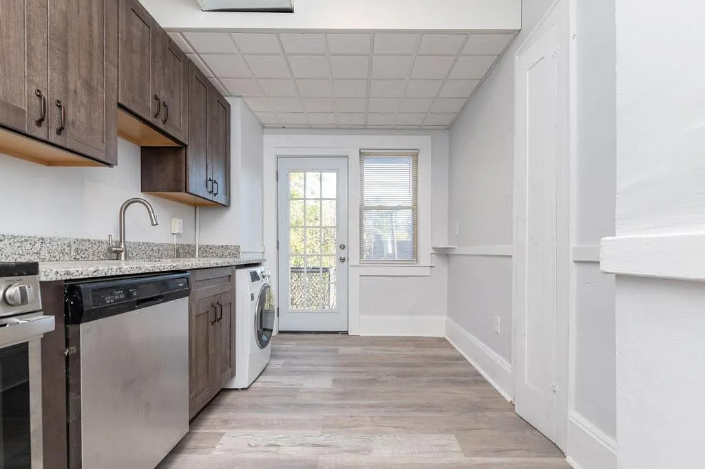 2741 Hampshire Rd. Apt 7 — Photo 3