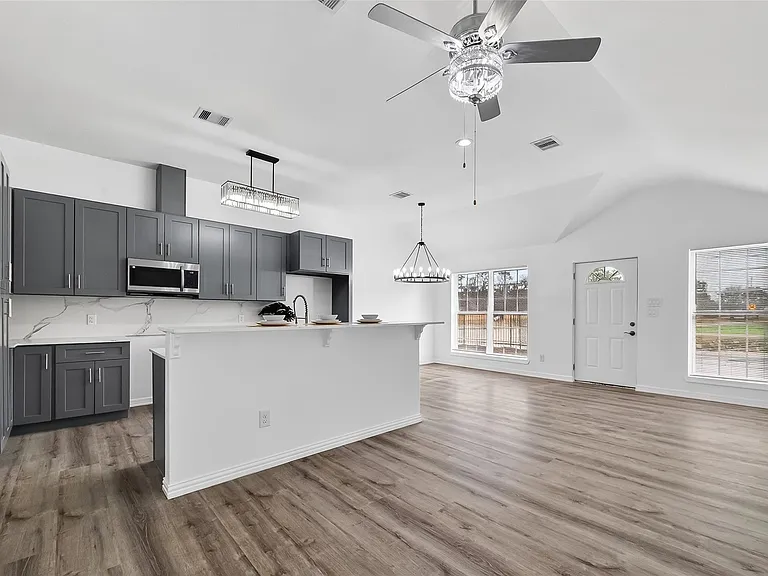 7725 Hoffman St #B — Photo 36
