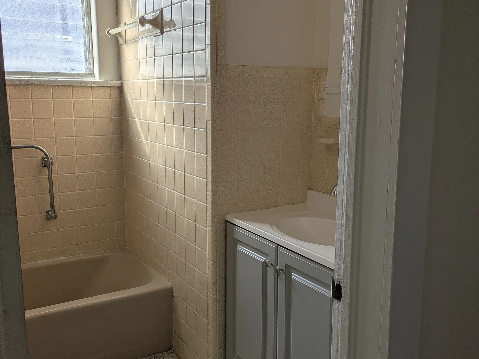 1 bed, 500 sqft, $1,300 — Photo 4