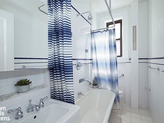 5th image of 609 W 111th St #43