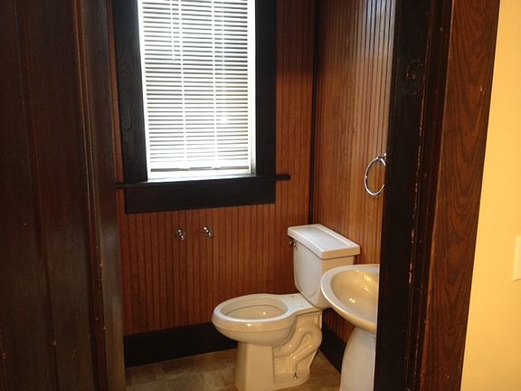 2nd image of 401-403 W Washington St