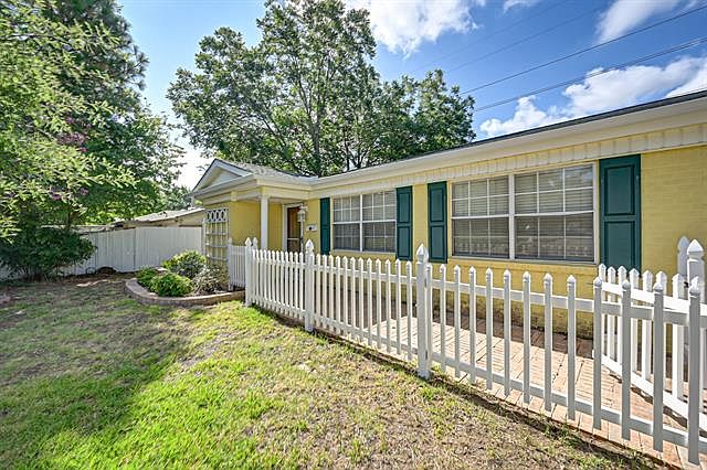 1st image of 604 W Lovers Ln