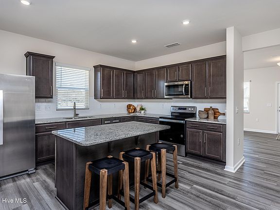 3rd image of 745 Richardson Drive
