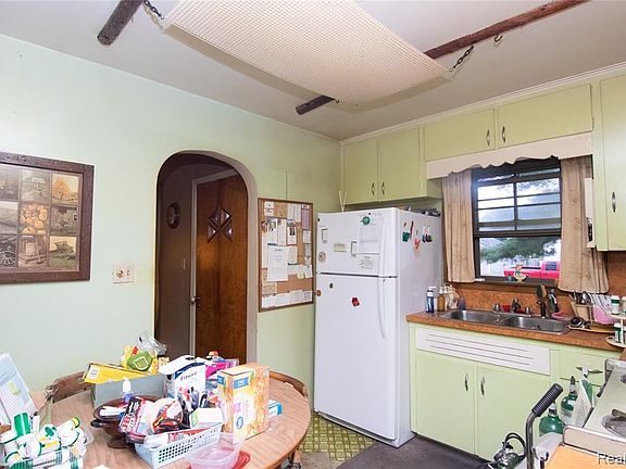 1024 Lee Street Kitchen (1).jpg