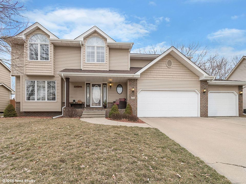 1st image of 205 NW Countrywood Ln