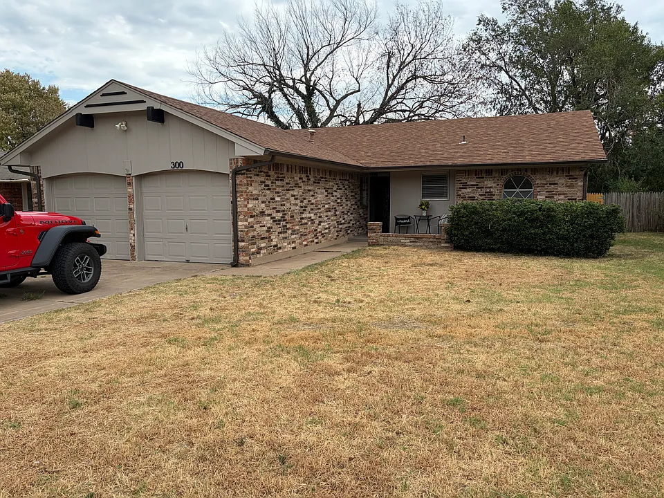 300 S Silver Leaf Dr