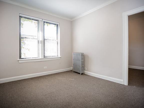 4th image of 5330 S Blackstone Ave #5330-211