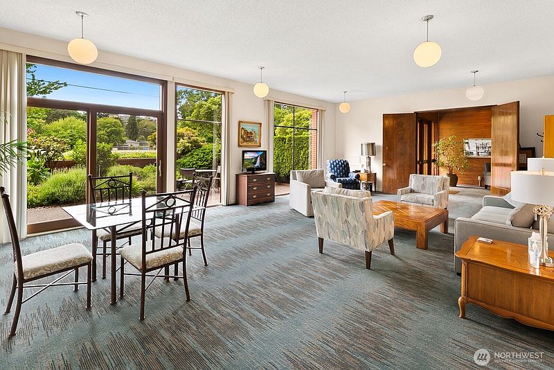 4th image of 2858 32nd Avenue W #106