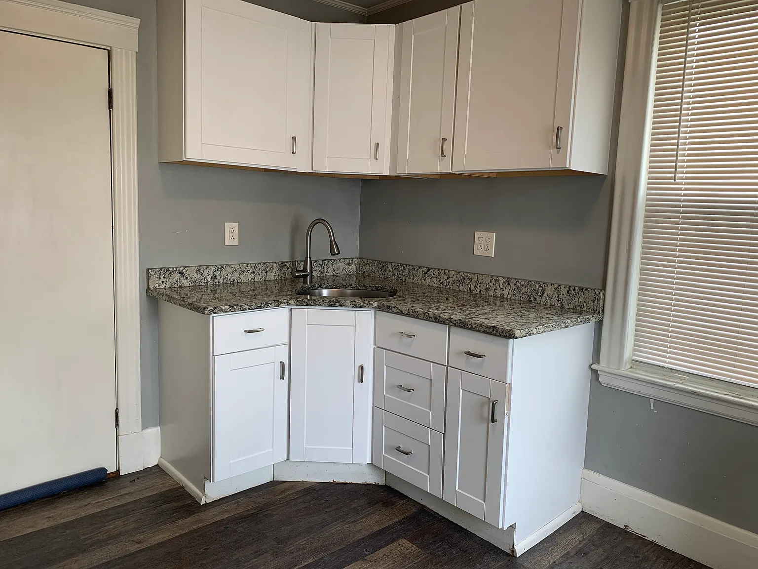 2 bed, 950 sqft, $2,200 — Photo 4