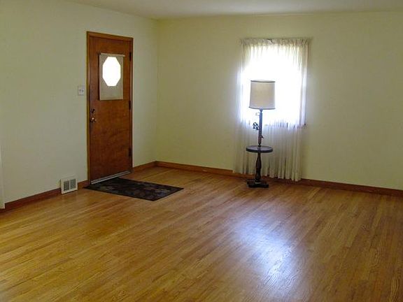 3rd image of 11842 W Homewood Ave