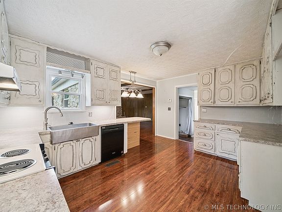 4th image of 208 Chronister Ave